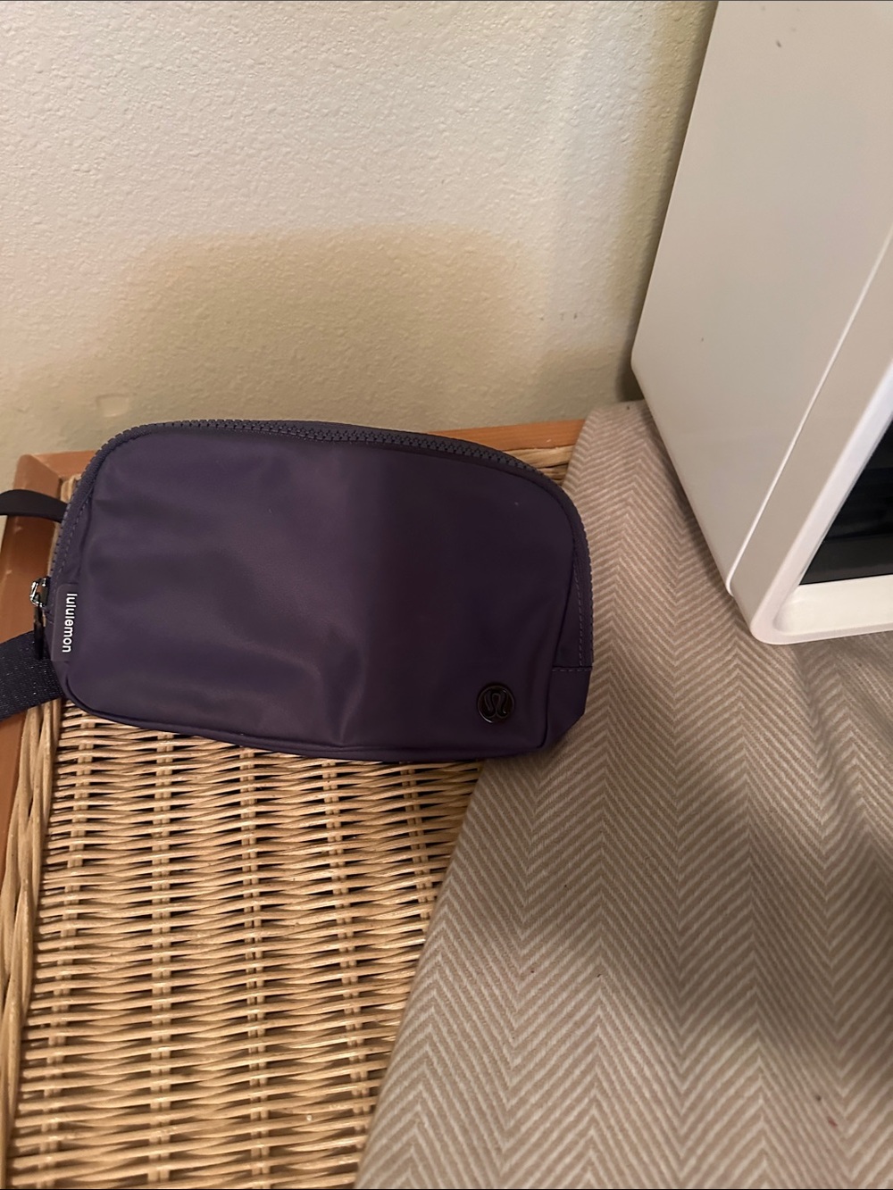 lululemon athletica Men’s Deep Purple Toiletry Pouch